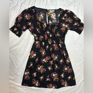 Women’s Floral Print Dress size Medium NWT
